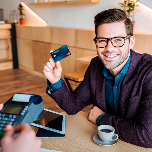 portrait-of-cheerful-businessman-paying-for-order-QHAE964 portrait-of-cheerful-businessman-paying-for-order-QHAE964
